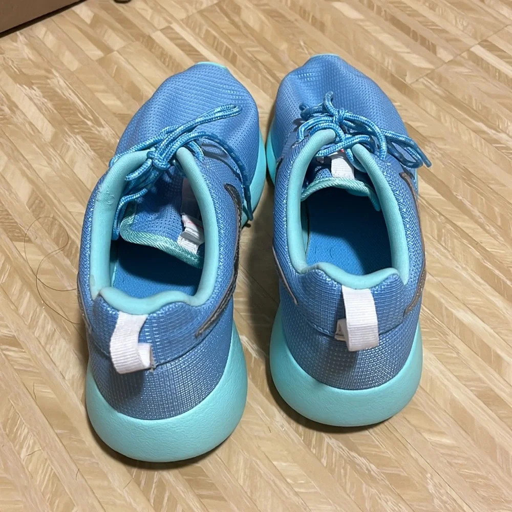 Nike Roche - Picture 3 of 5